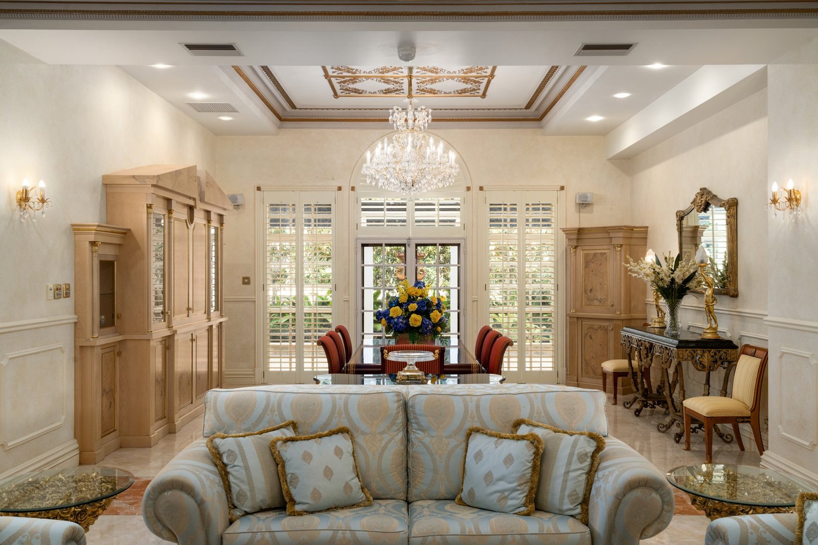 Where Luxury Reigns House in Robertson, Queensland, Australia