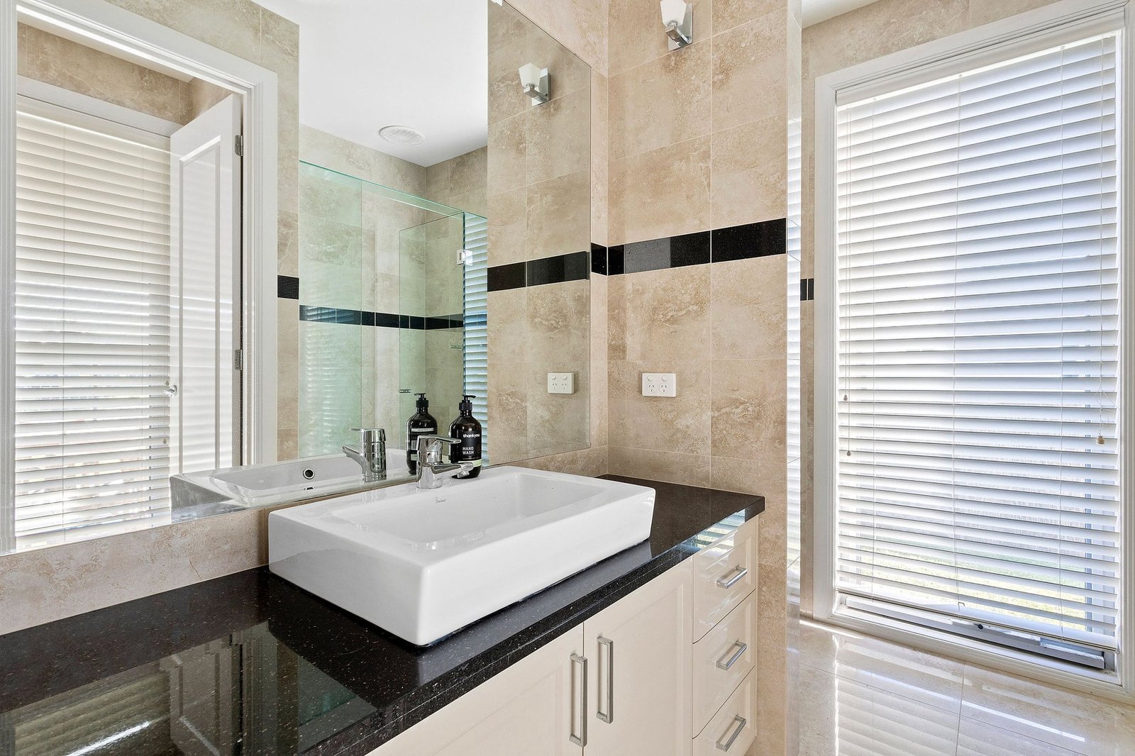 Beachside Luxury Walk To The Beach & Marina House in Safety Beach, Victoria, Australia