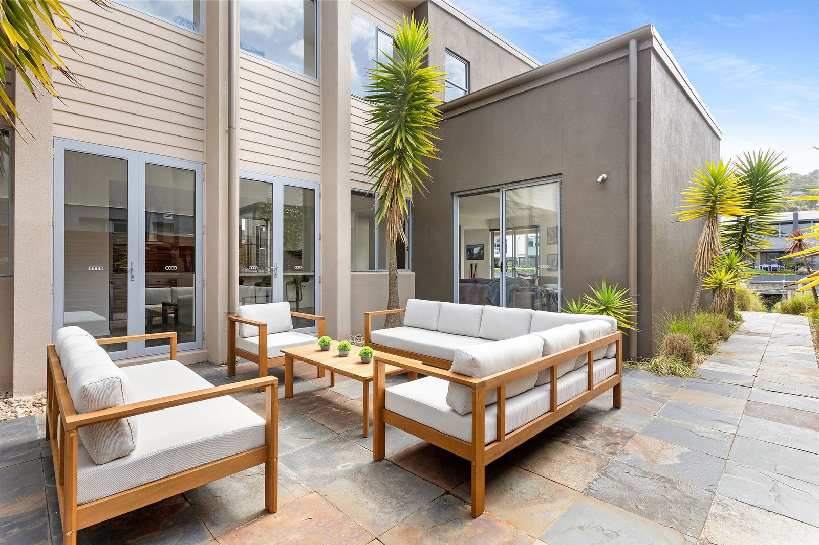 Waters Edge House in Safety Beach, Victoria, Australia