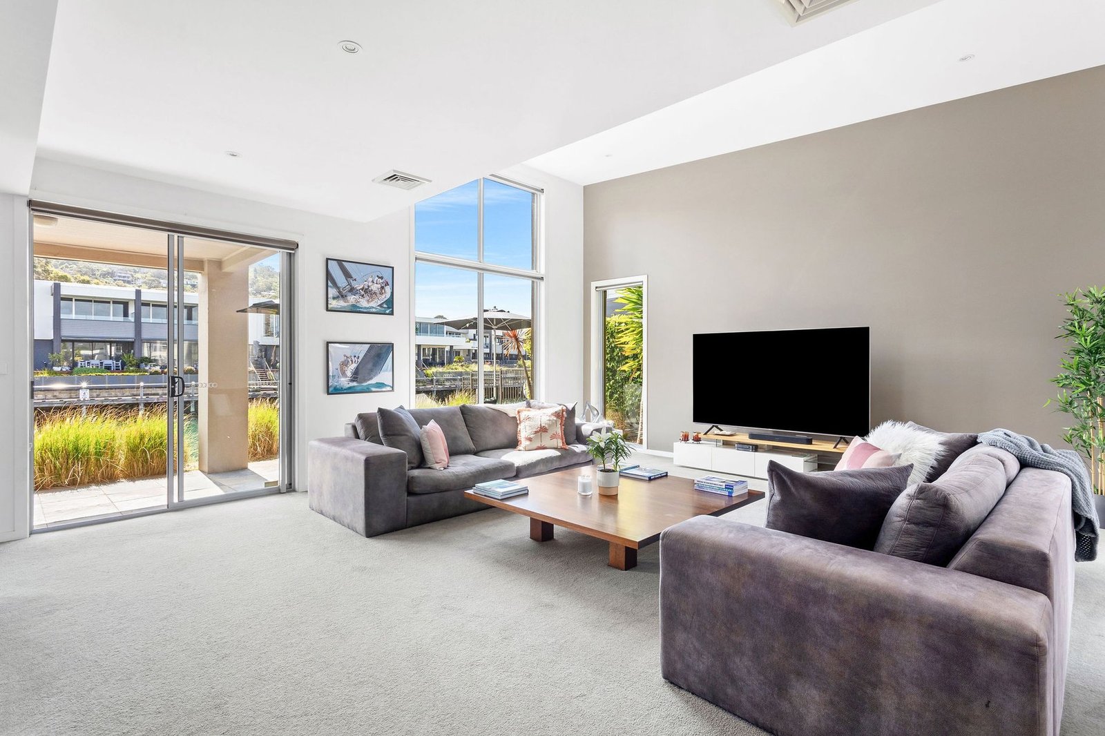 Waters Edge House in Safety Beach, Victoria, Australia