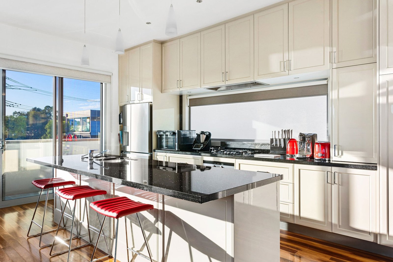 Beachside Luxury Walk To The Beach & Marina House in Safety Beach, Victoria, Australia