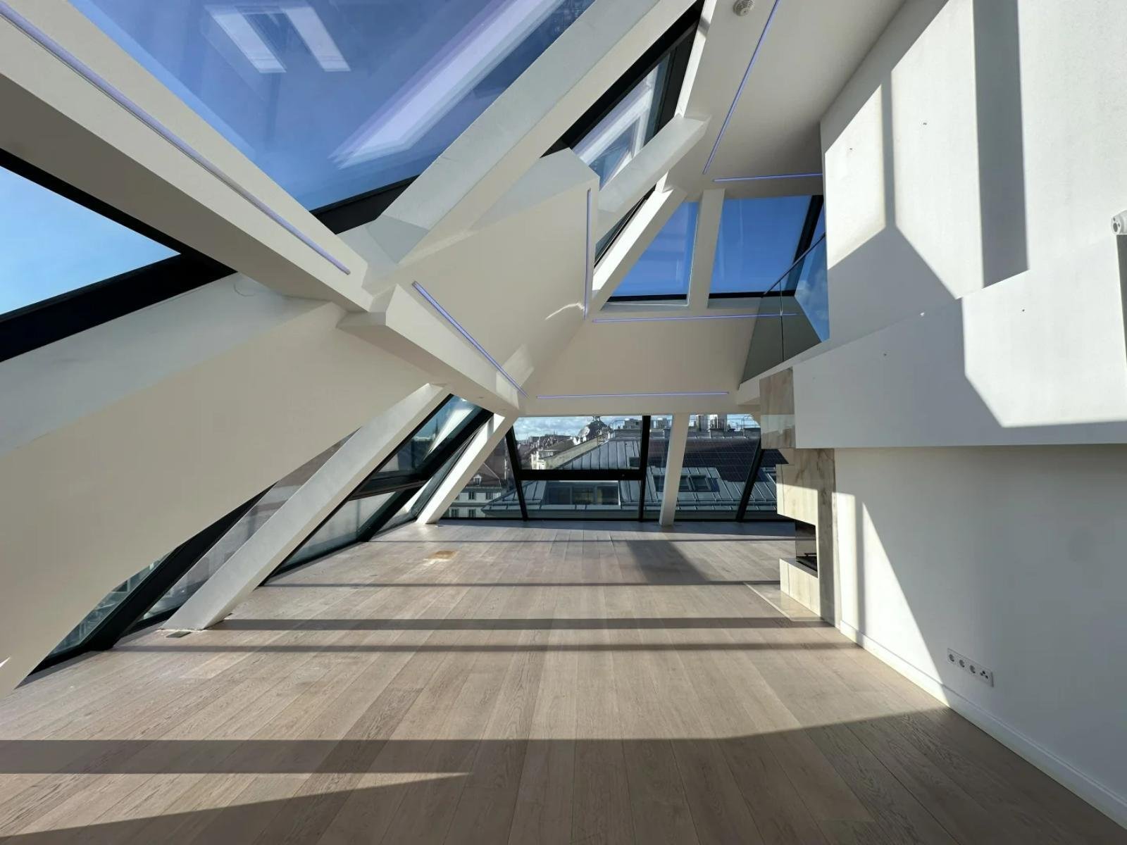 Luxury Penthouse With Pool, Fitness Studio, Garage And Fantastic View In The Historic 1st District! Penthouse in Vienna, Wien, Austria