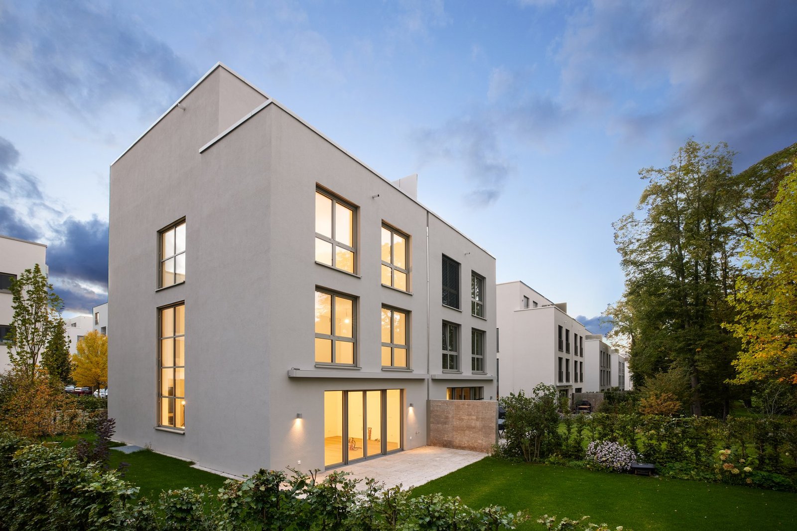 Parkvilla 10: Where Contemporary Comfort Meets Heritage Charm Amid Nature Townhouse in Frankfurt am Main, Hessen, Germany