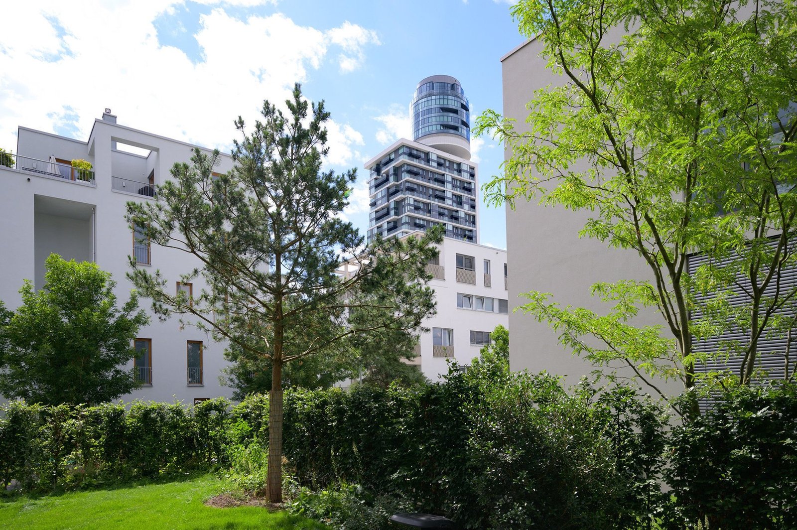 Parkvilla 10: Where Contemporary Comfort Meets Heritage Charm Amid Nature Townhouse in Frankfurt am Main, Hessen, Germany