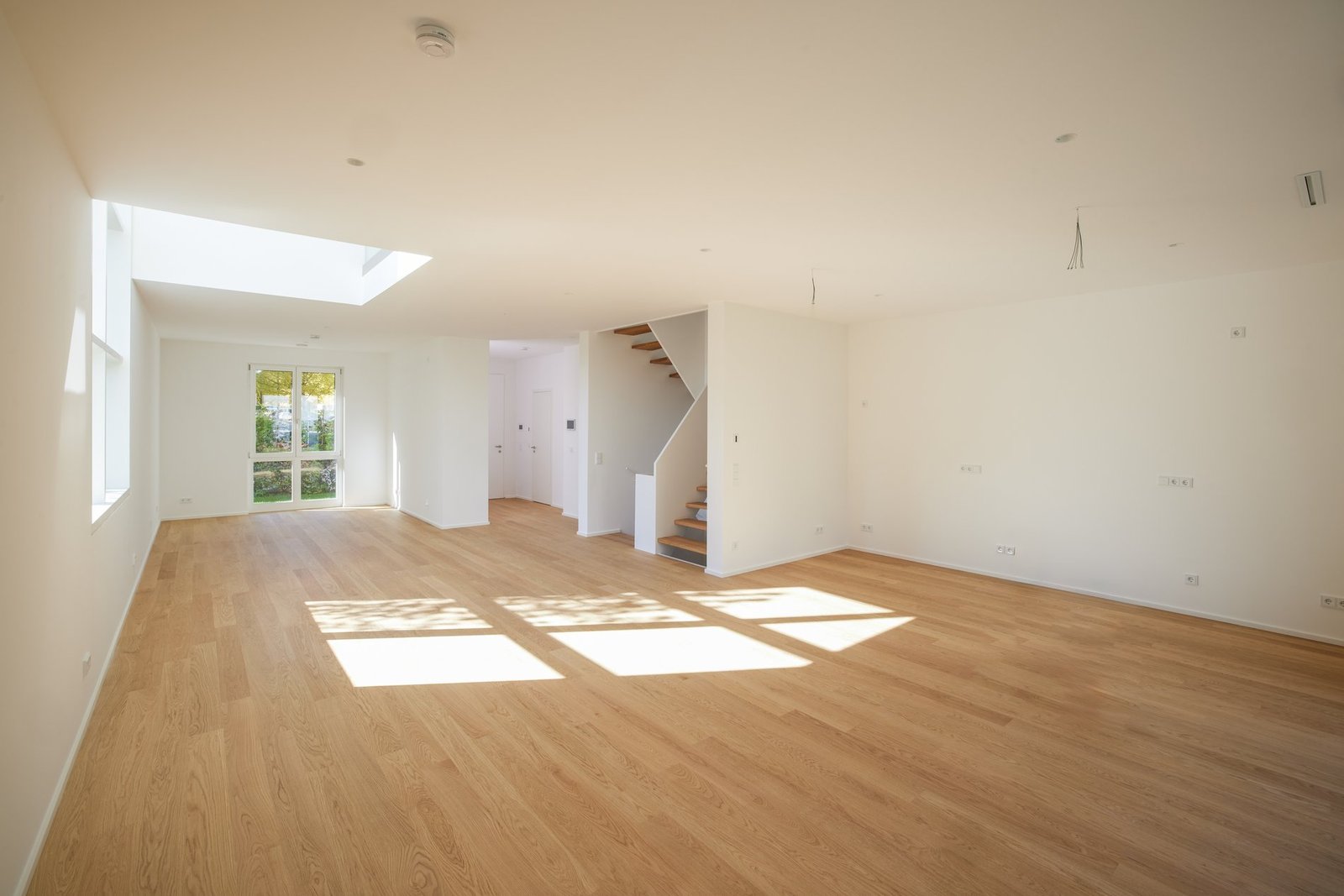 Parkvilla 10: Where Contemporary Comfort Meets Heritage Charm Amid Nature Townhouse in Frankfurt am Main, Hessen, Germany