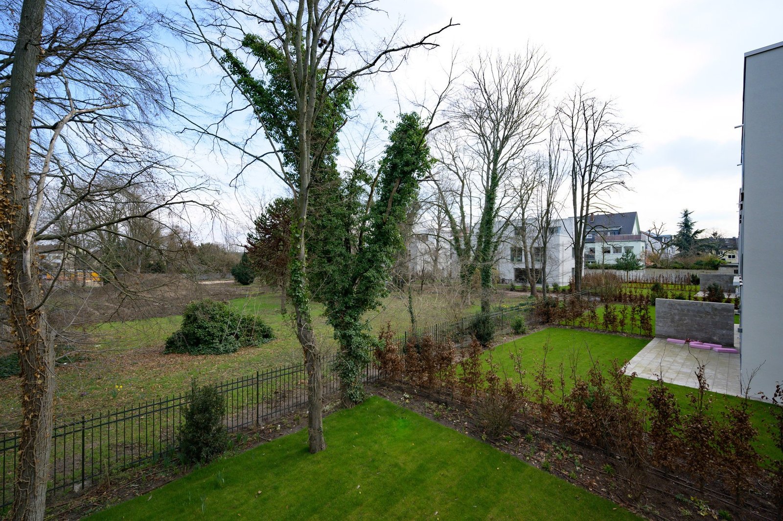 Parkvilla 10: Where Contemporary Comfort Meets Heritage Charm Amid Nature Townhouse in Frankfurt am Main, Hessen, Germany