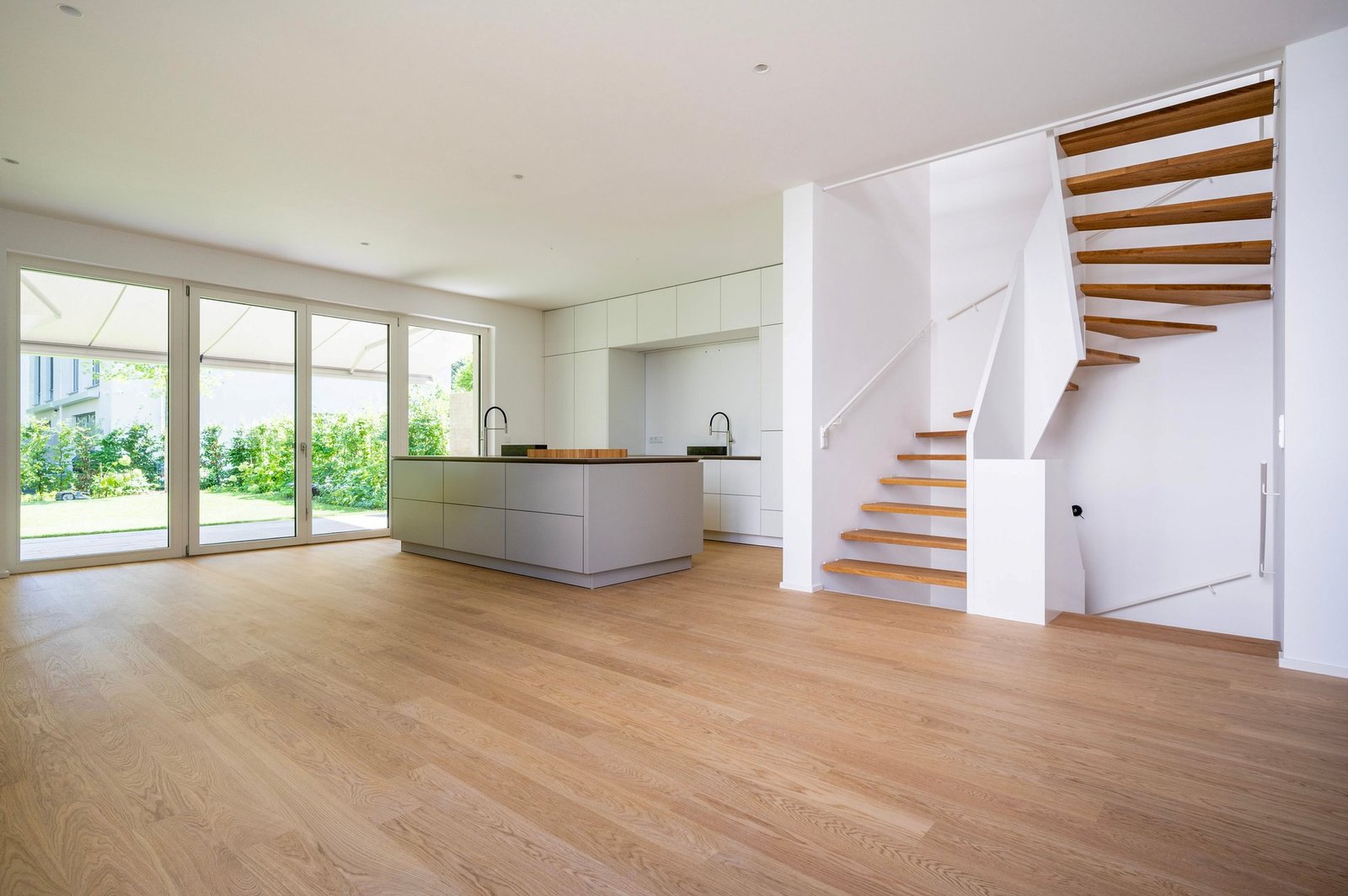 Parkvilla 10: Where Contemporary Comfort Meets Heritage Charm Amid Nature Townhouse in Frankfurt am Main, Hessen, Germany