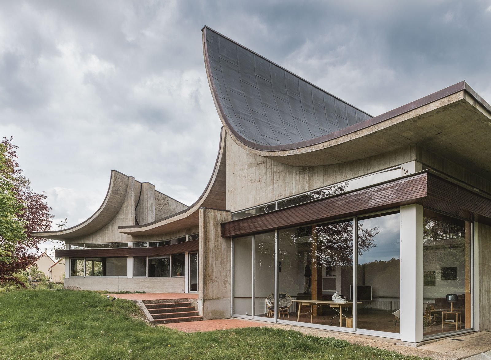 Architectural Masterpiece By Claude Parent Near Paris Villa in Bois-le-Roi, Normandy, France