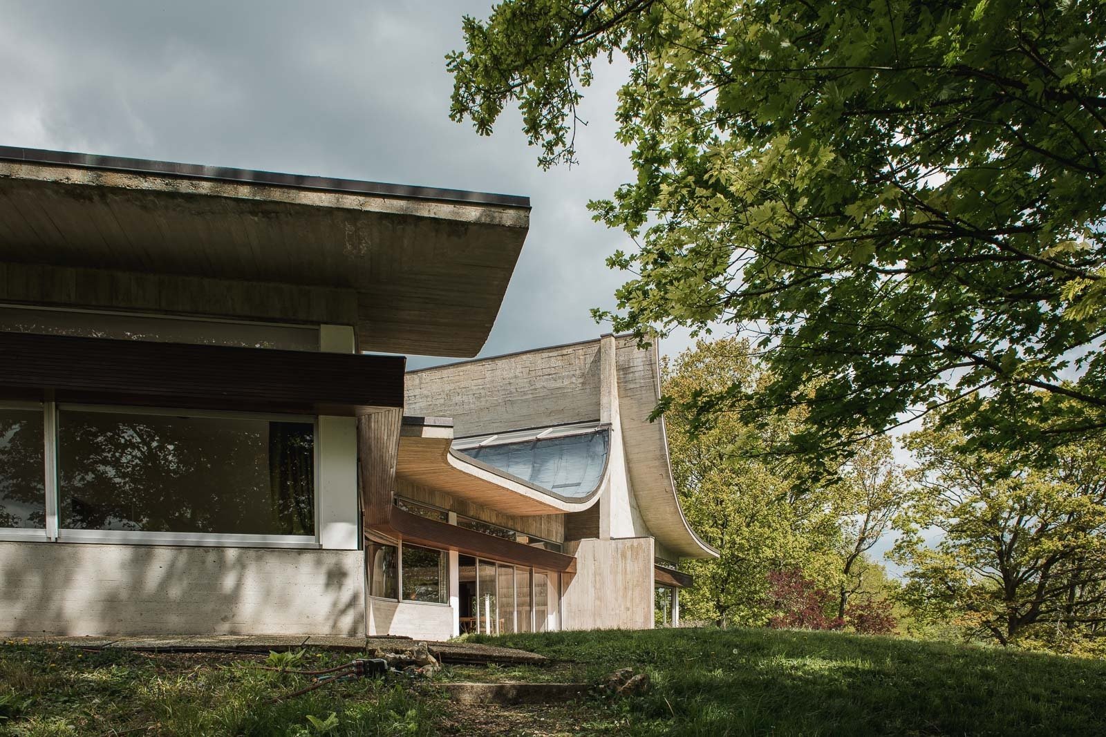 Architectural Masterpiece By Claude Parent Near Paris Villa in Bois-le-Roi, Normandy, France