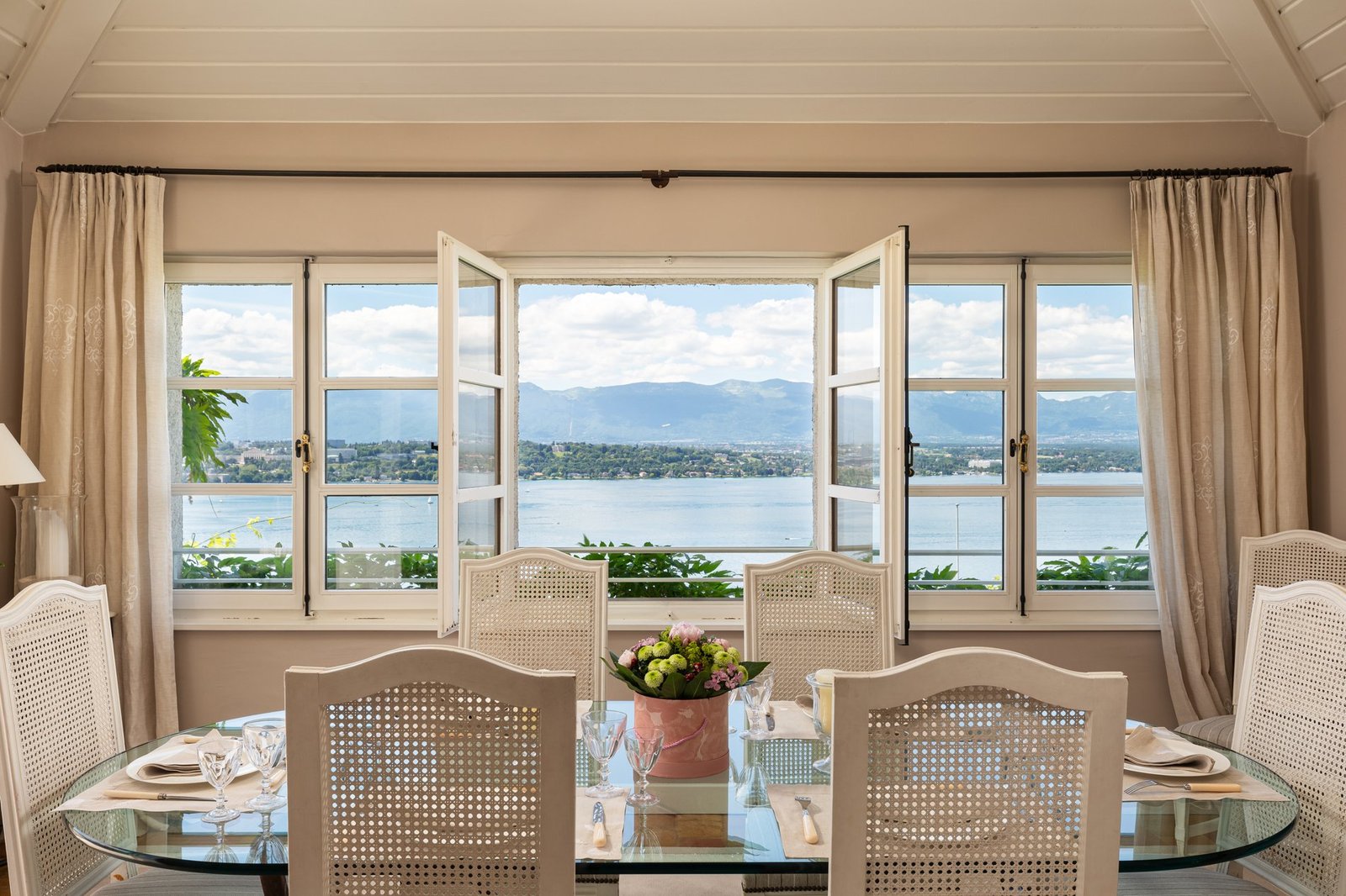 Beautiful Classic House With Panoramic Lake Views Villa in Cologny, Genève, Switzerland