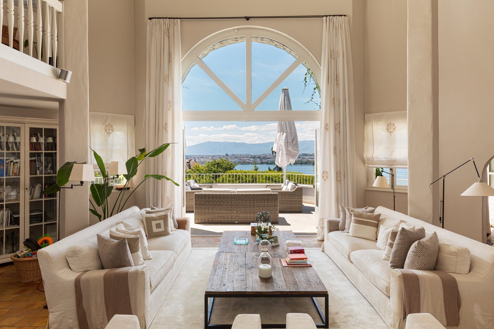 Beautiful Classic House With Panoramic Lake Views Villa in Cologny, Genève, Switzerland