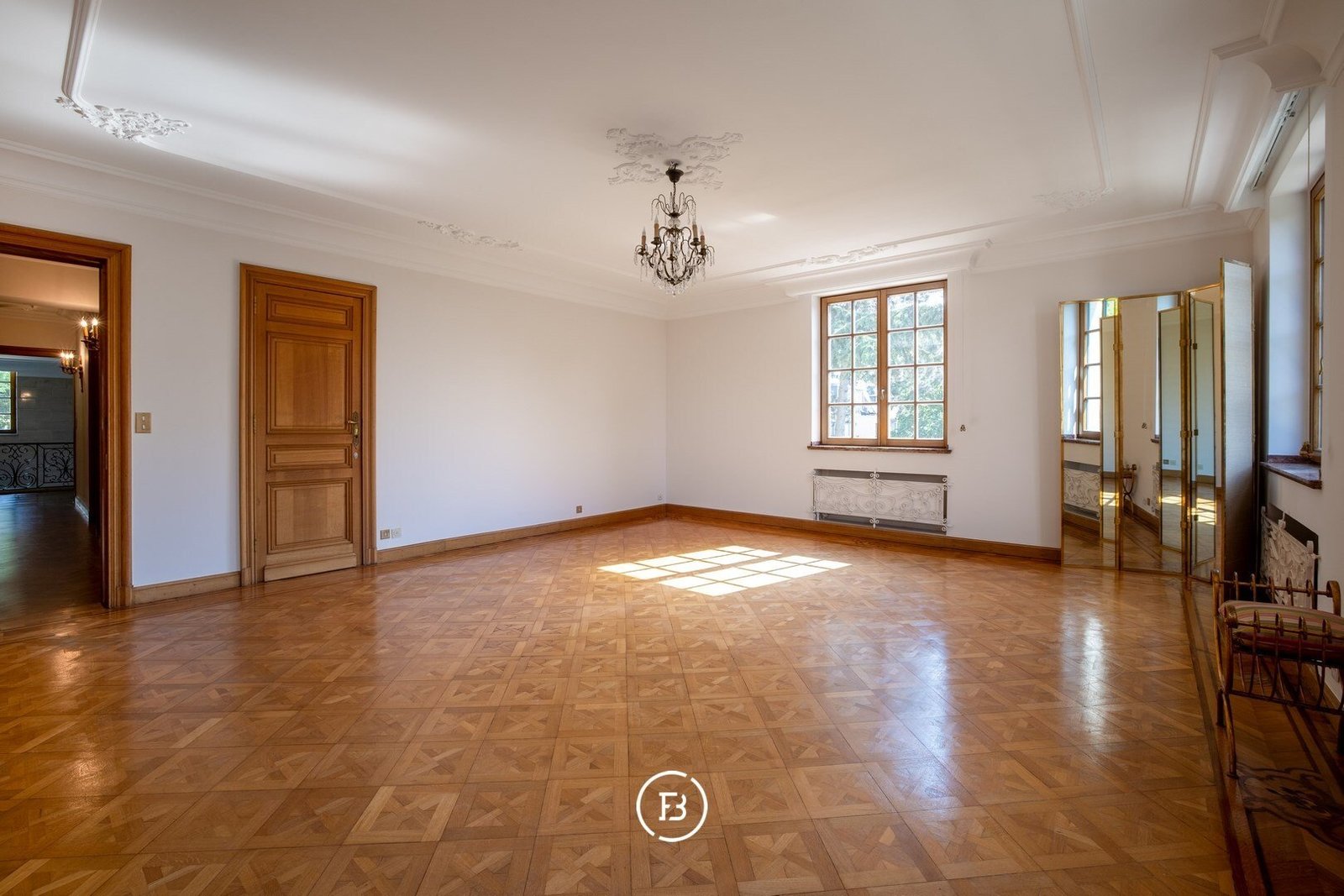 Classic Pearl Villa in Forest, Brussels, Belgium