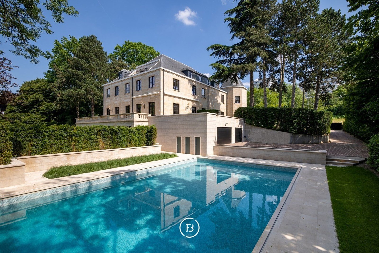 Classic Pearl Villa in Forest, Brussels, Belgium