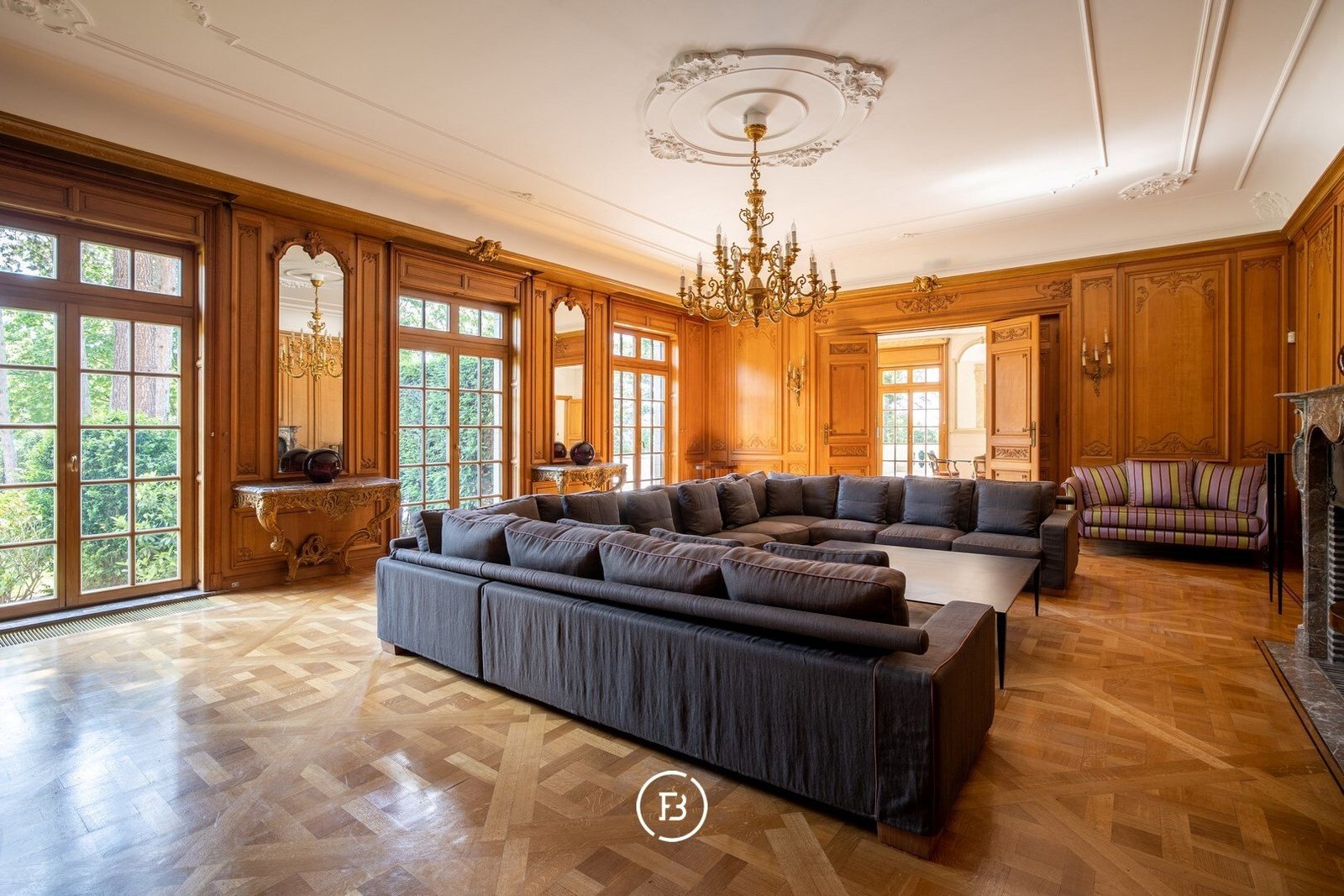 Classic Pearl Villa in Forest, Brussels, Belgium