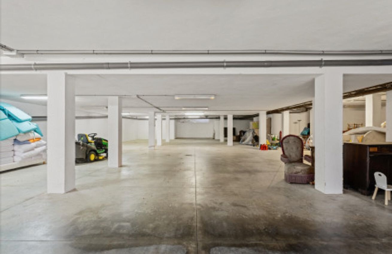 Exceptional Mediterranean Beachfront – A Rare Opportunity For Refinement & Renovation On Marbella´S Villa in Marbella, Andalusia, Spain