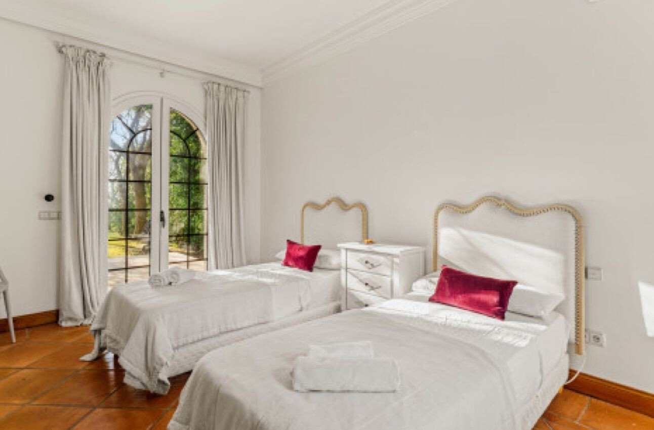 Exceptional Mediterranean Beachfront – A Rare Opportunity For Refinement & Renovation On Marbella´S Villa in Marbella, Andalusia, Spain