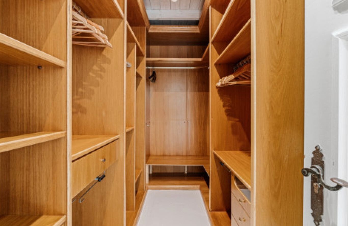 Exceptional Mediterranean Beachfront – A Rare Opportunity For Refinement & Renovation On Marbella´S Villa in Marbella, Andalusia, Spain