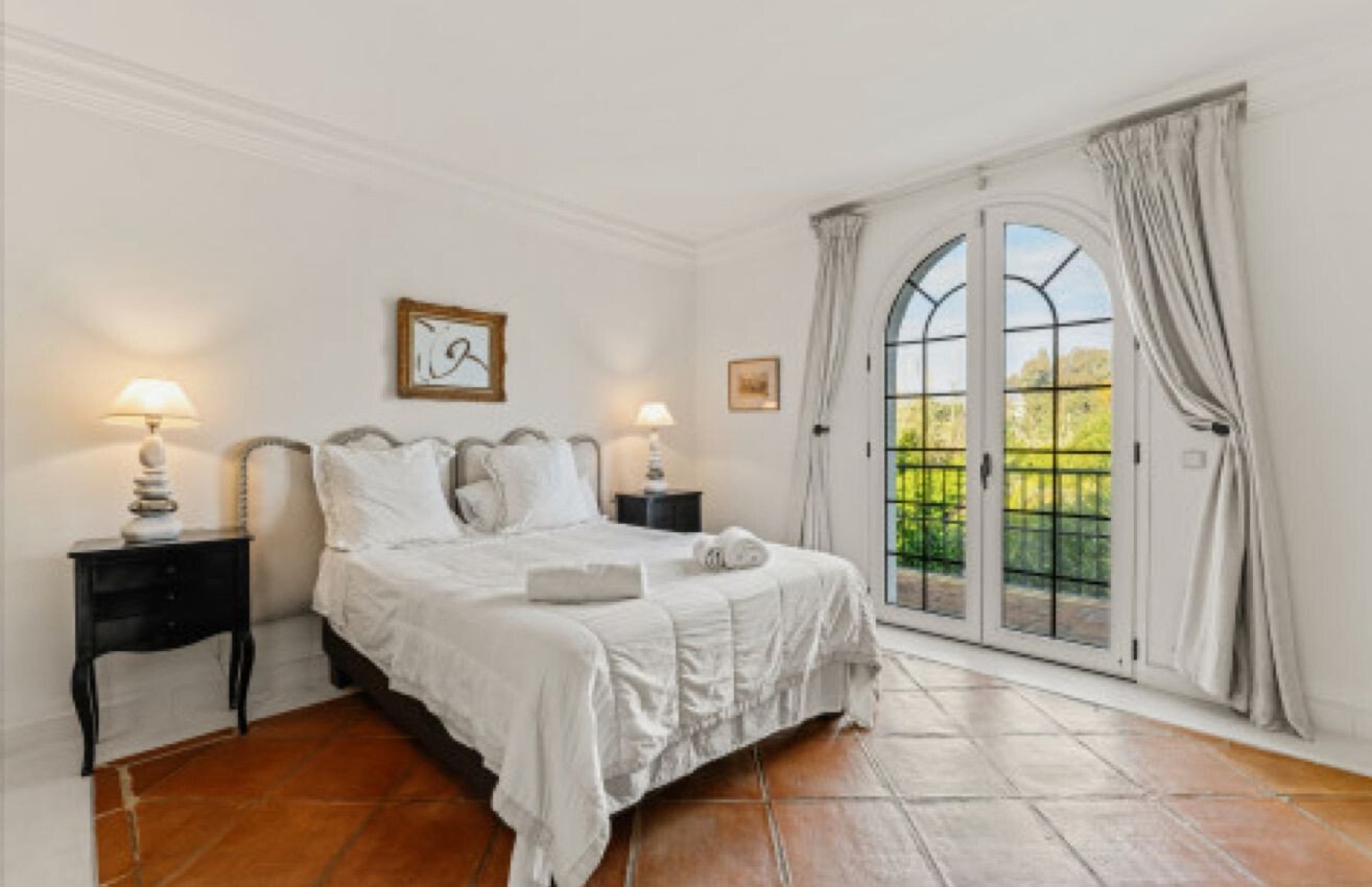 Exceptional Mediterranean Beachfront – A Rare Opportunity For Refinement & Renovation On Marbella´S Villa in Marbella, Andalusia, Spain