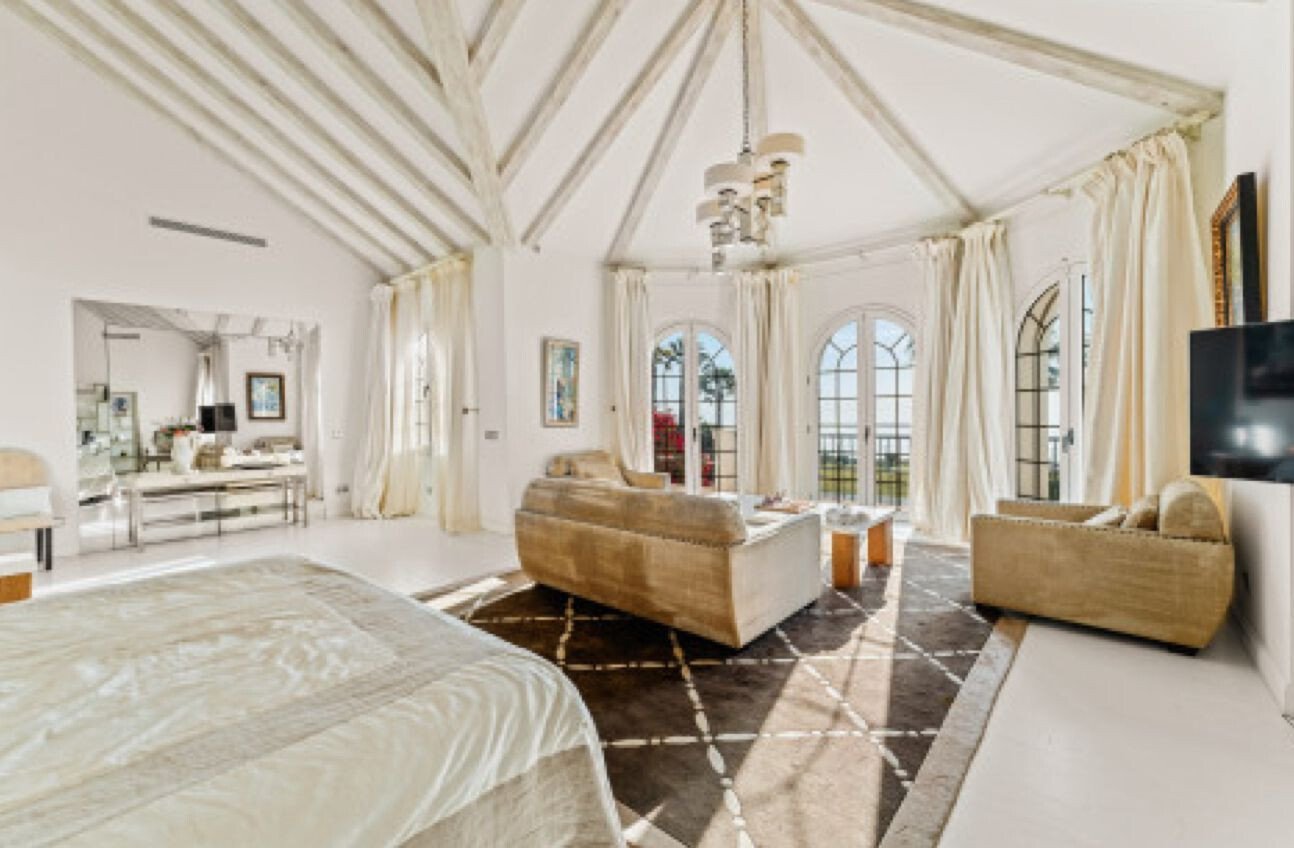 Exceptional Mediterranean Beachfront – A Rare Opportunity For Refinement & Renovation On Marbella´S Villa in Marbella, Andalusia, Spain