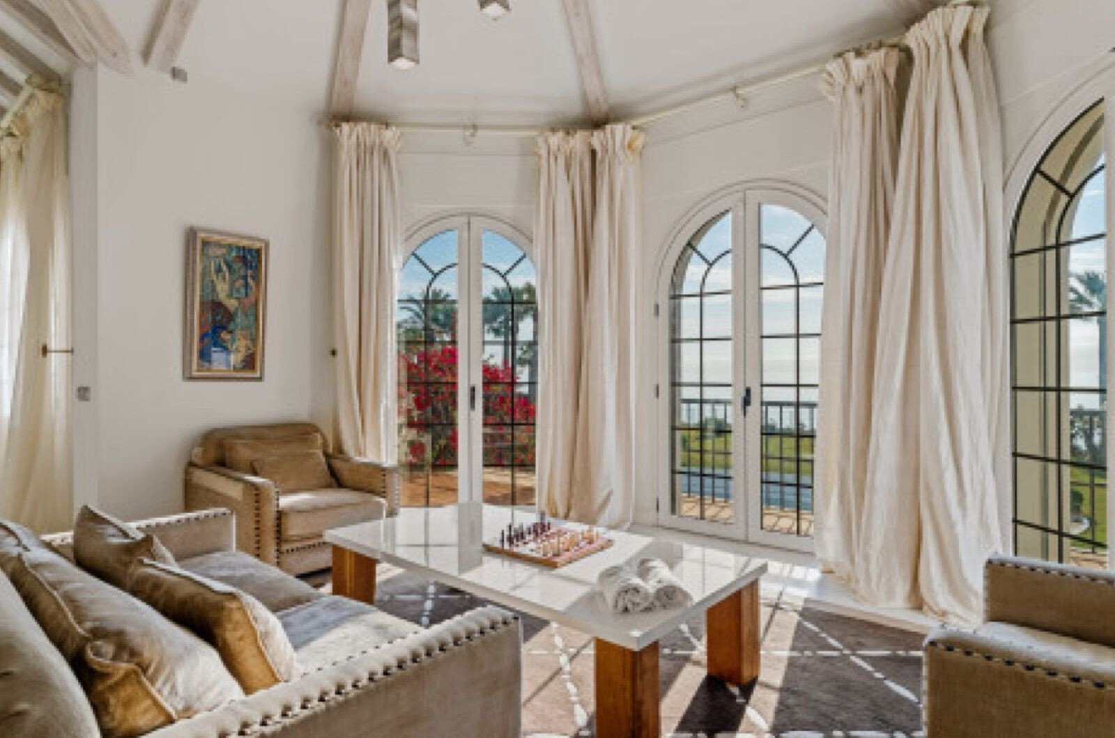 Exceptional Mediterranean Beachfront – A Rare Opportunity For Refinement & Renovation On Marbella´S Villa in Marbella, Andalusia, Spain