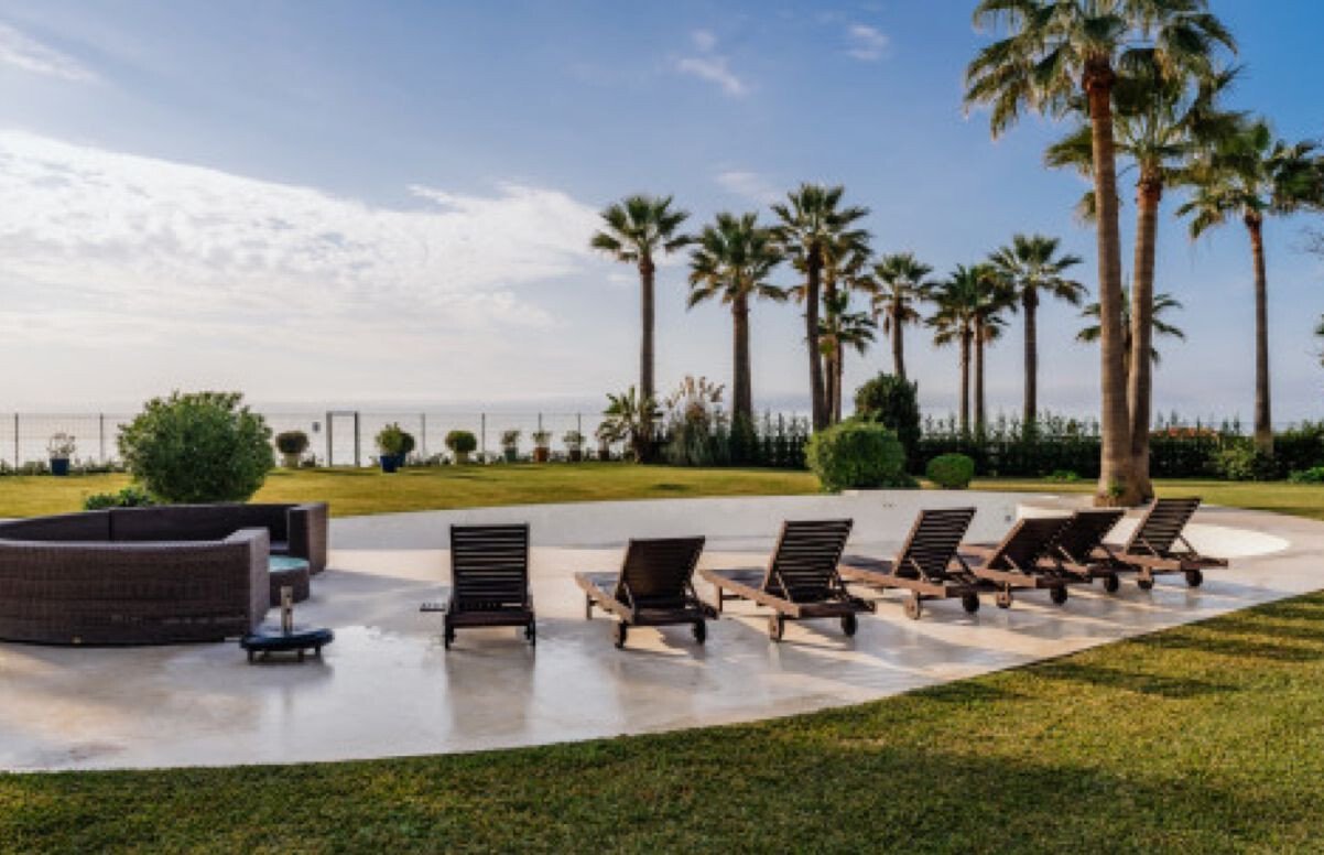 Exceptional Mediterranean Beachfront – A Rare Opportunity For Refinement & Renovation On Marbella´S Villa in Marbella, Andalusia, Spain