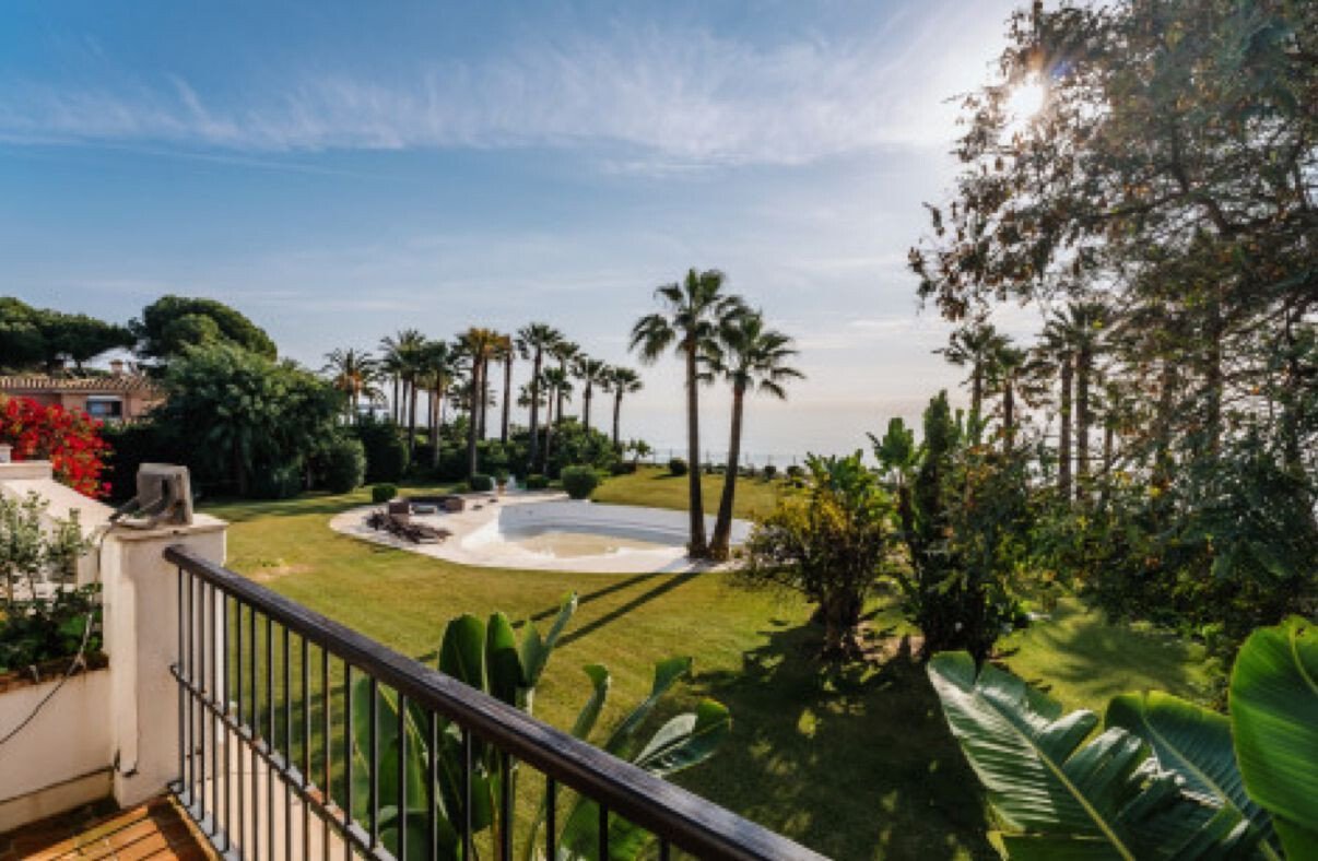 Exceptional Mediterranean Beachfront – A Rare Opportunity For Refinement & Renovation On Marbella´S Villa in Marbella, Andalusia, Spain
