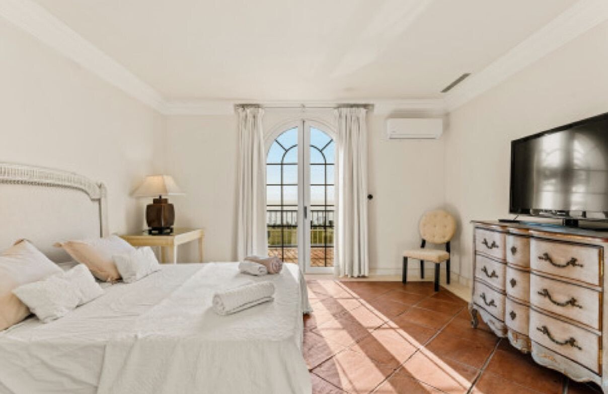 Exceptional Mediterranean Beachfront – A Rare Opportunity For Refinement & Renovation On Marbella´S Villa in Marbella, Andalusia, Spain