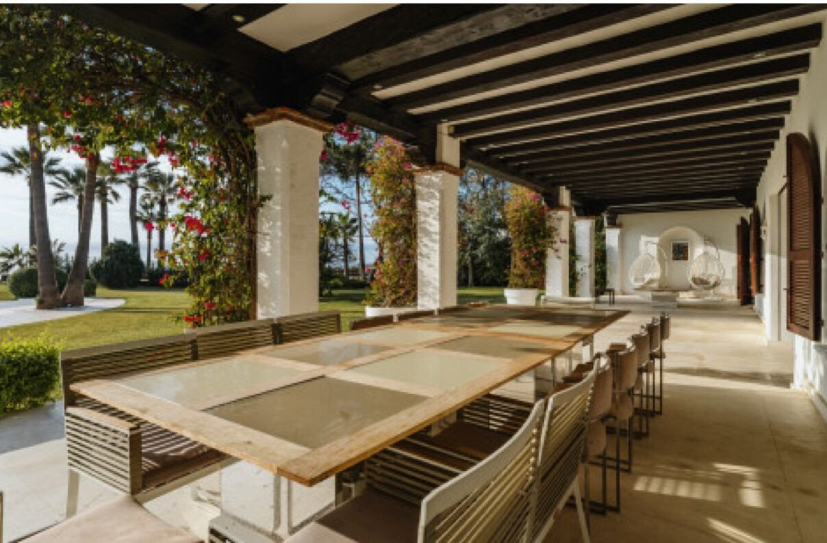 Exceptional Mediterranean Beachfront – A Rare Opportunity For Refinement & Renovation On Marbella´S Villa in Marbella, Andalusia, Spain