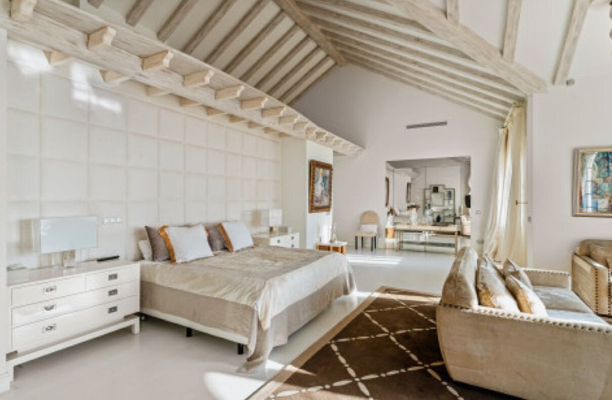 Exceptional Mediterranean Beachfront – A Rare Opportunity For Refinement & Renovation On Marbella´S Villa in Marbella, Andalusia, Spain