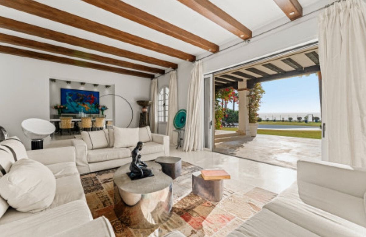 Exceptional Mediterranean Beachfront – A Rare Opportunity For Refinement & Renovation On Marbella´S Villa in Marbella, Andalusia, Spain