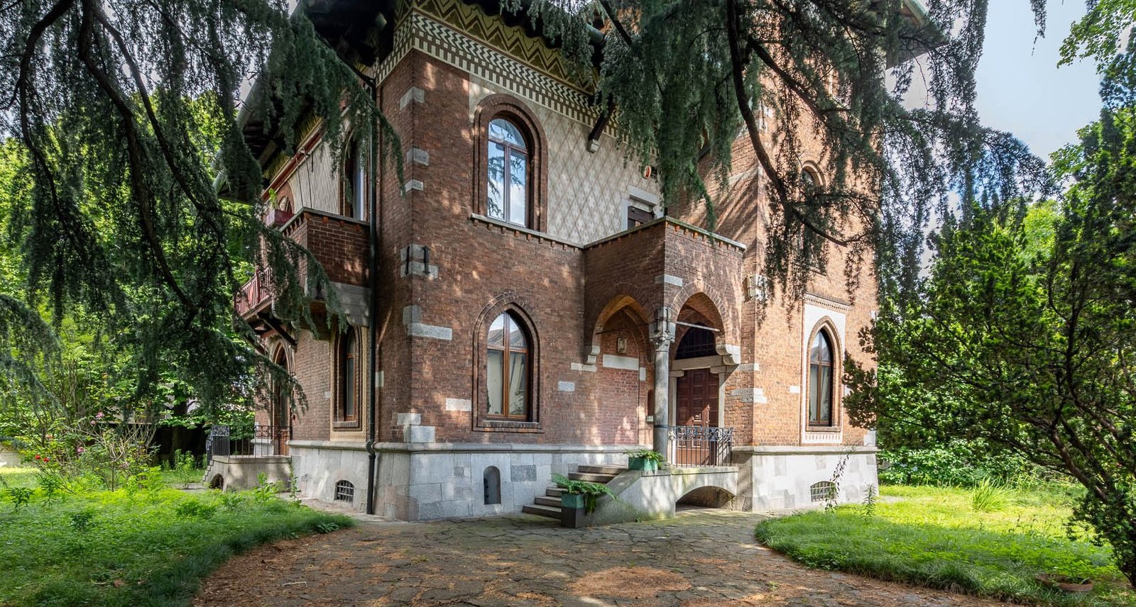 Stunning Four Story Period Villa With Private Garden In Milan Villa in Milan, Lombardy, Italy