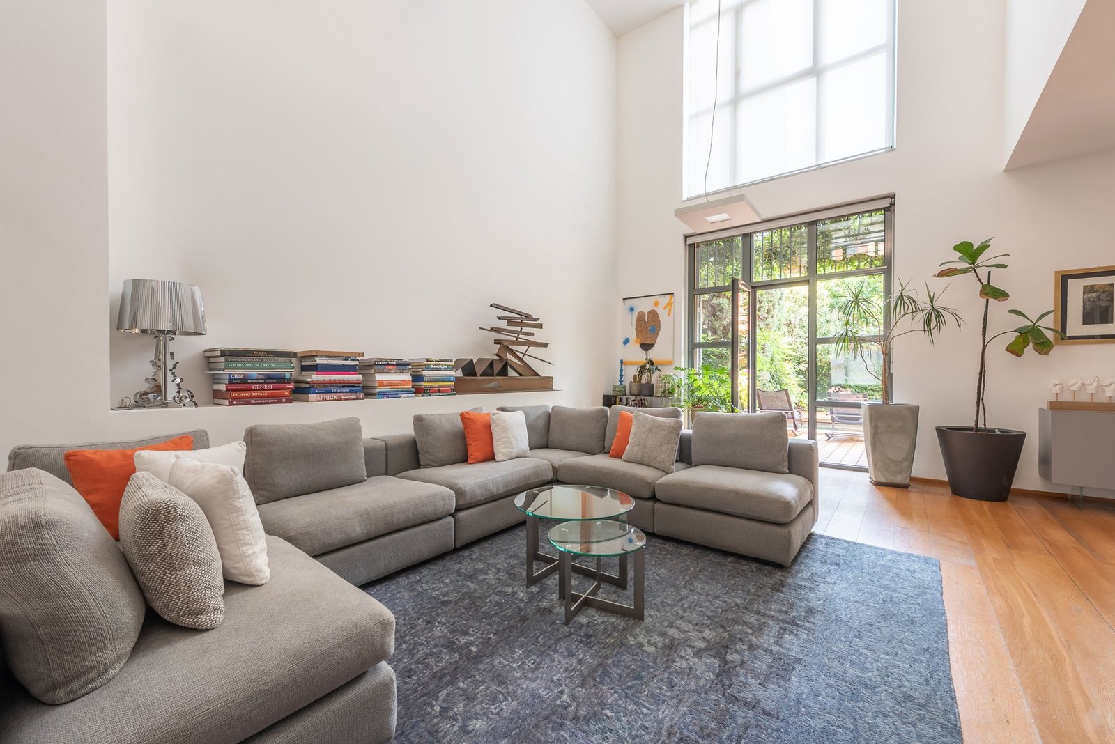 Unique Villa With Private Garden In The Navigli Area