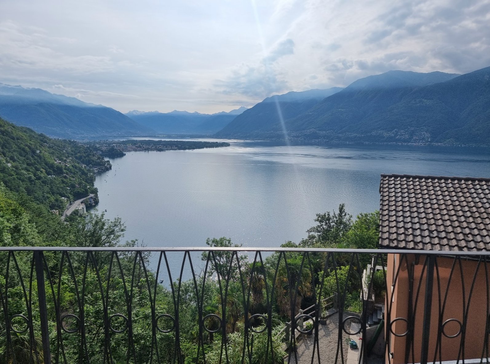 A Rare Gem In Ronco Sopra Ascona! Villa in Ronco sopra Ascona, Ticino, Switzerland