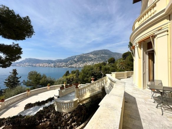 Villa in Roquebrune-sur-Argens, Provence-Alpes-Côte d'Azur, France