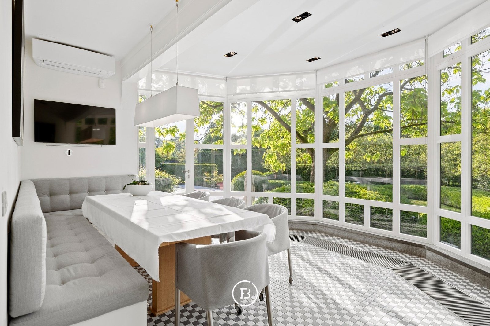 Villa Maas Villa in Sint-Genesius-Rode, Flanders, Belgium