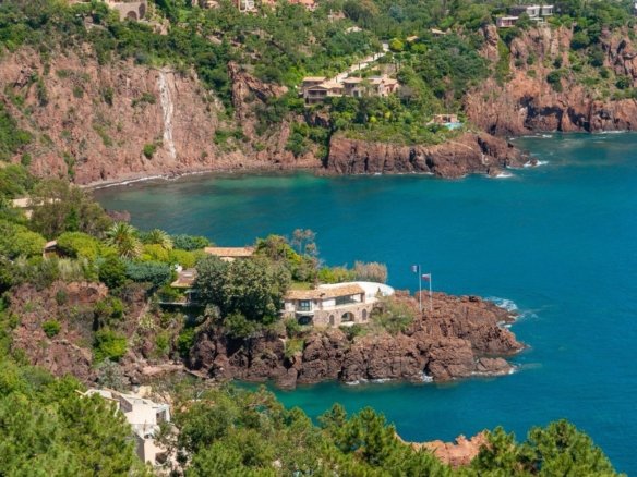 Villa in Théoule-sur-Mer, Provence-Alpes-Côte d'Azur, France