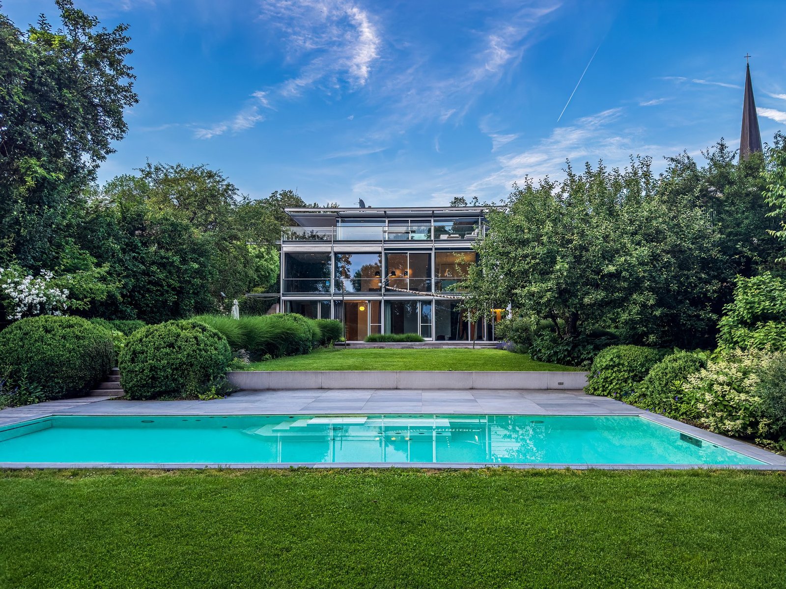 Dream Villa In Perfection. With Pool, Jetty & Buoy. Villa in Wörthsee, Bavaria, Germany