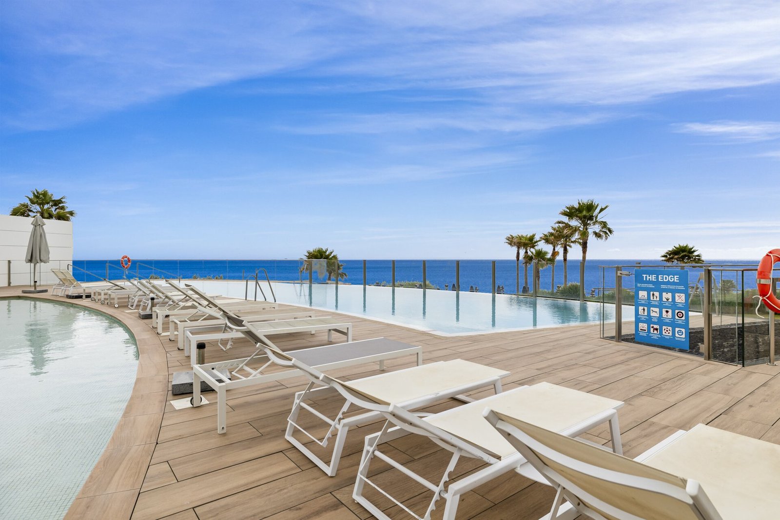 Modern Frontline Beach Apartment In Estepona West. Apartment in Estepona, Andalusia, Spain 1 - 16162218