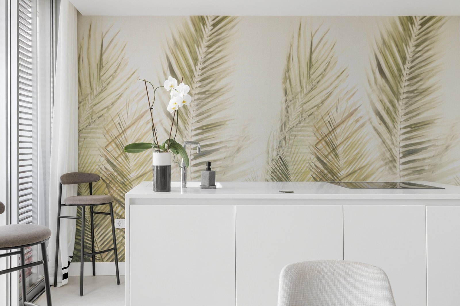 Modern Frontline Beach Apartment In Estepona West. Apartment in Estepona, Andalusia, Spain 1 - 16162218
