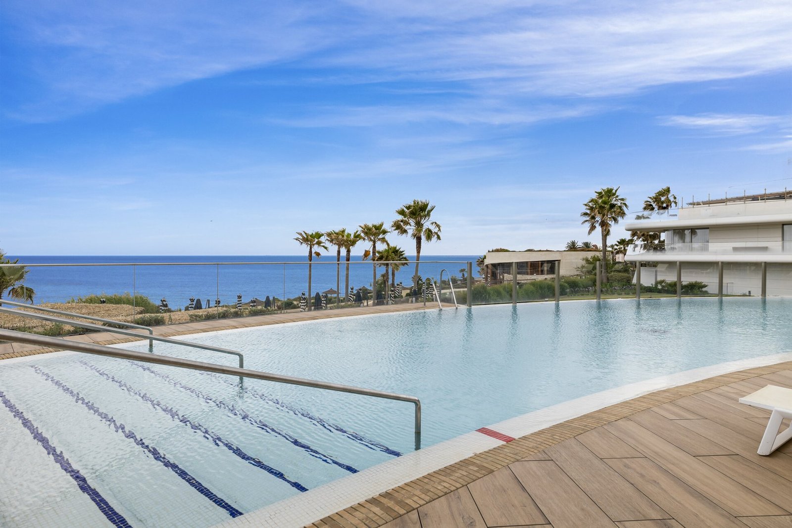 Modern Frontline Beach Apartment In Estepona West. Apartment in Estepona, Andalusia, Spain 1 - 16162218