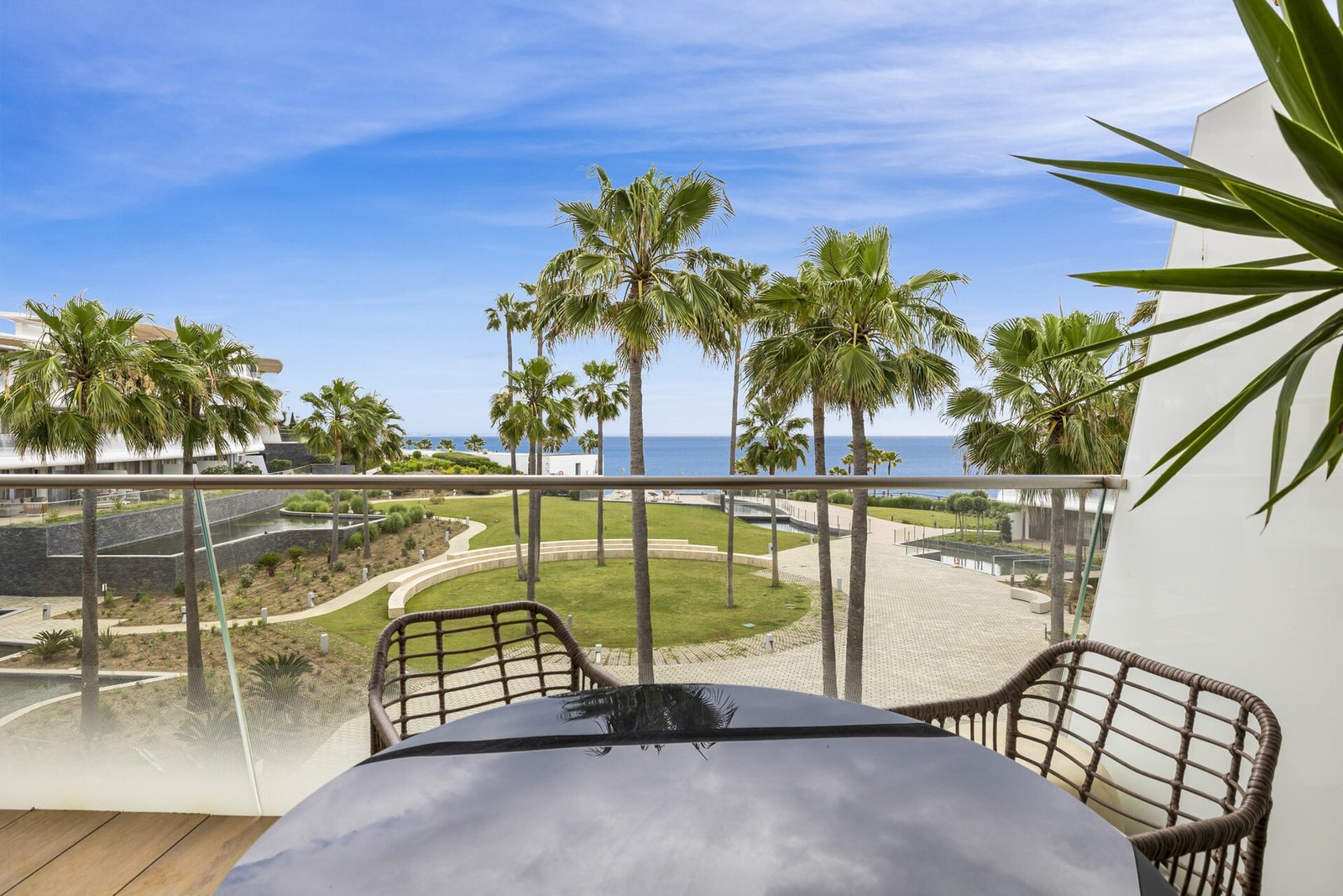 Modern Frontline Beach Apartment In Estepona West. Apartment in Estepona, Andalusia, Spain 1 - 16162218
