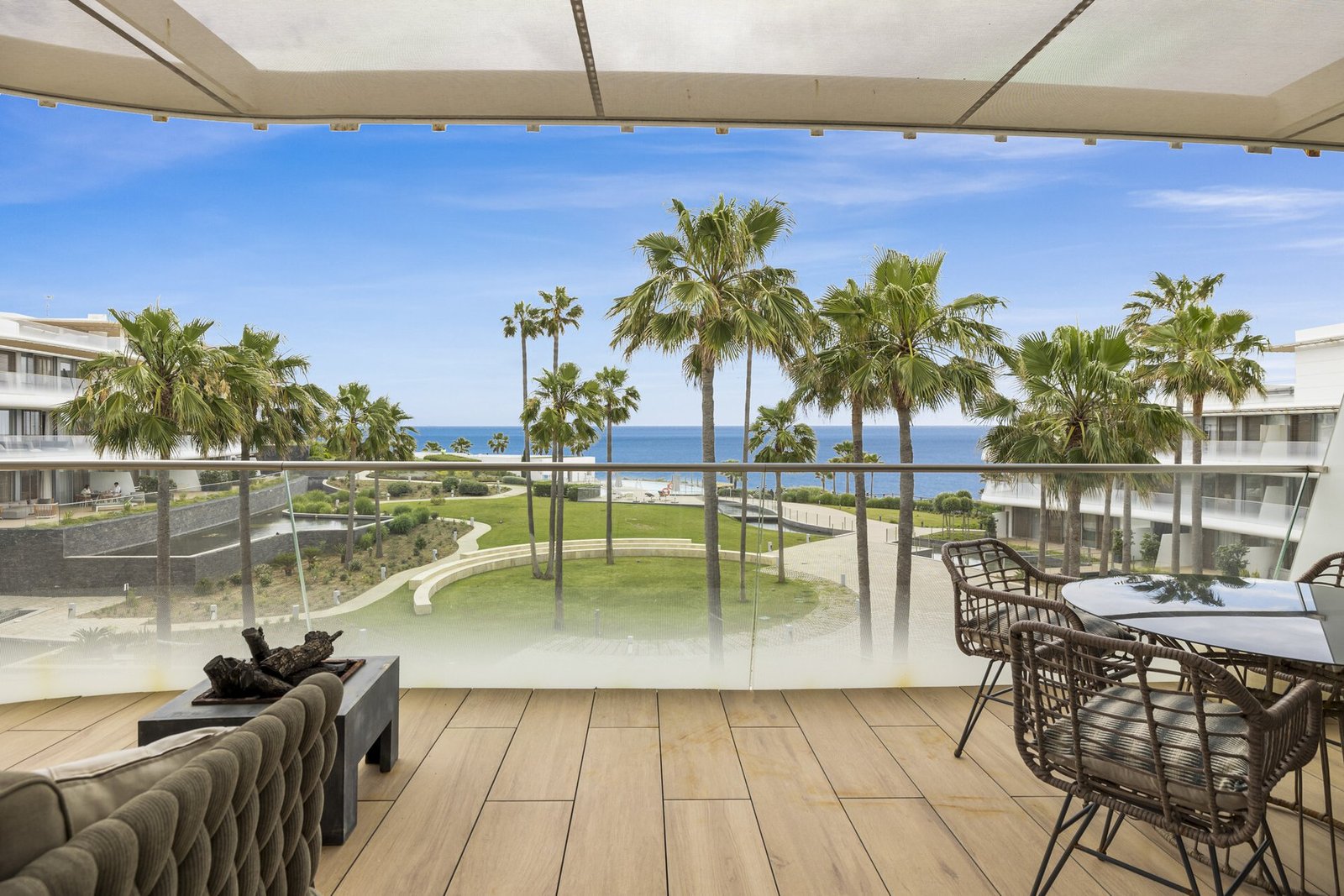 Modern Frontline Beach Apartment In Estepona West. Apartment in Estepona, Andalusia, Spain 1 - 16162218