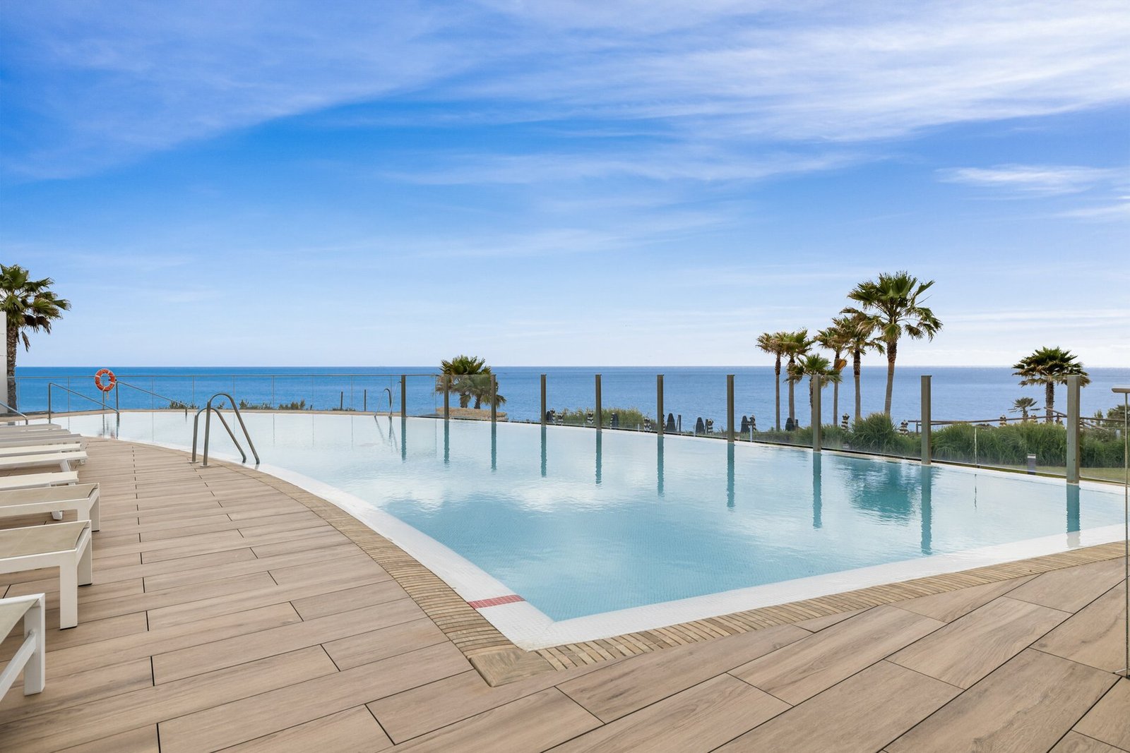 Modern Frontline Beach Apartment In Estepona West. Apartment in Estepona, Andalusia, Spain 1 - 16162218