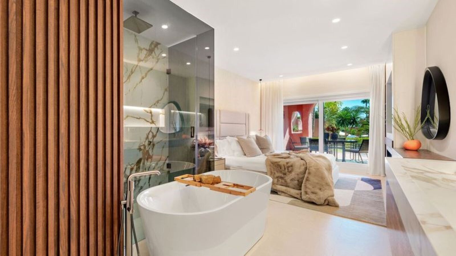 Luxury South Facing 3 Bedroom And 3 Bathroom Ground Floor Apartment In Costalita, Estepona. Apartment in Estepona, Andalusia, Spain 1 - 16331024