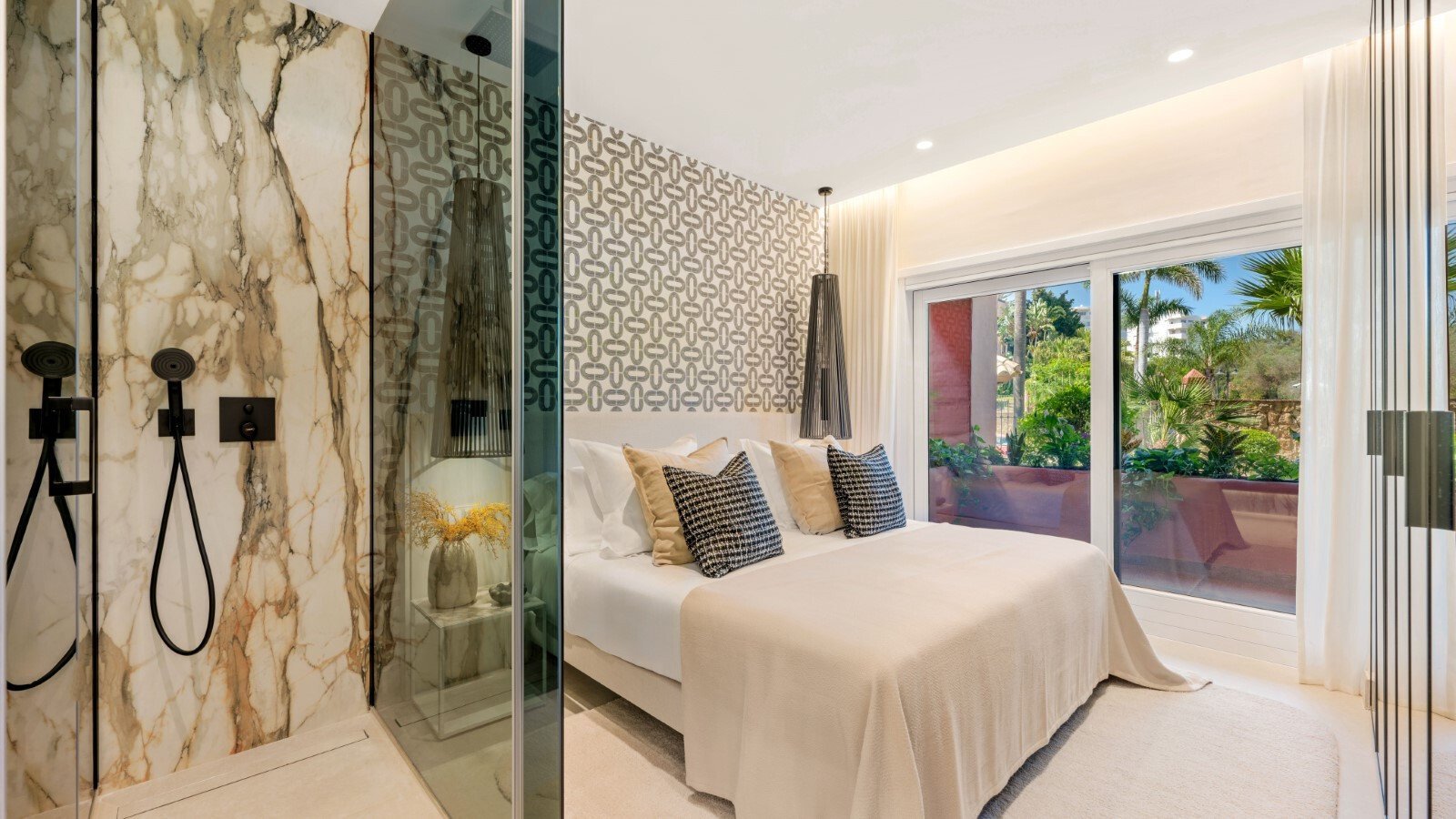 Luxury South Facing 3 Bedroom And 3 Bathroom Ground Floor Apartment In Costalita, Estepona. Apartment in Estepona, Andalusia, Spain 1 - 16331024