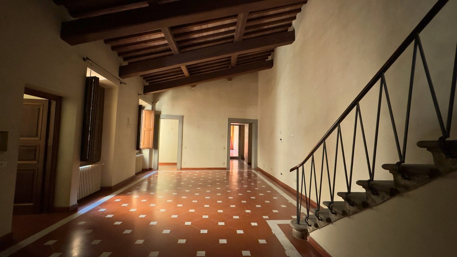 Appartamento Di Prestigio In Santo Spirito Apartment in Florence, Tuscany, Italy 1 - 15881595