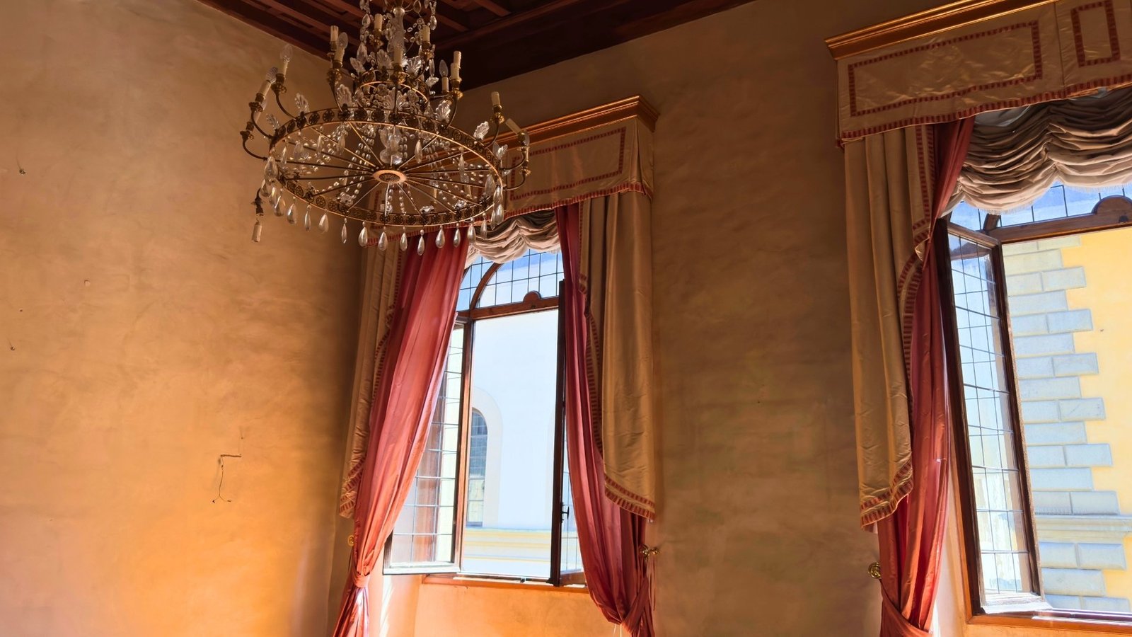 Appartamento Di Prestigio In Santo Spirito Apartment in Florence, Tuscany, Italy 1 - 15881595
