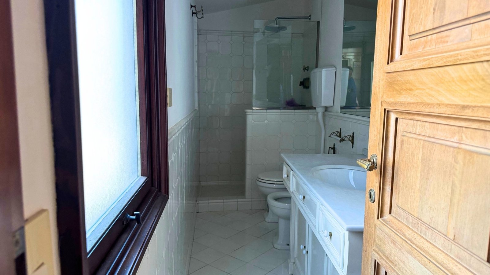 Appartamento Di Prestigio In Santo Spirito Apartment in Florence, Tuscany, Italy 1 - 15881595