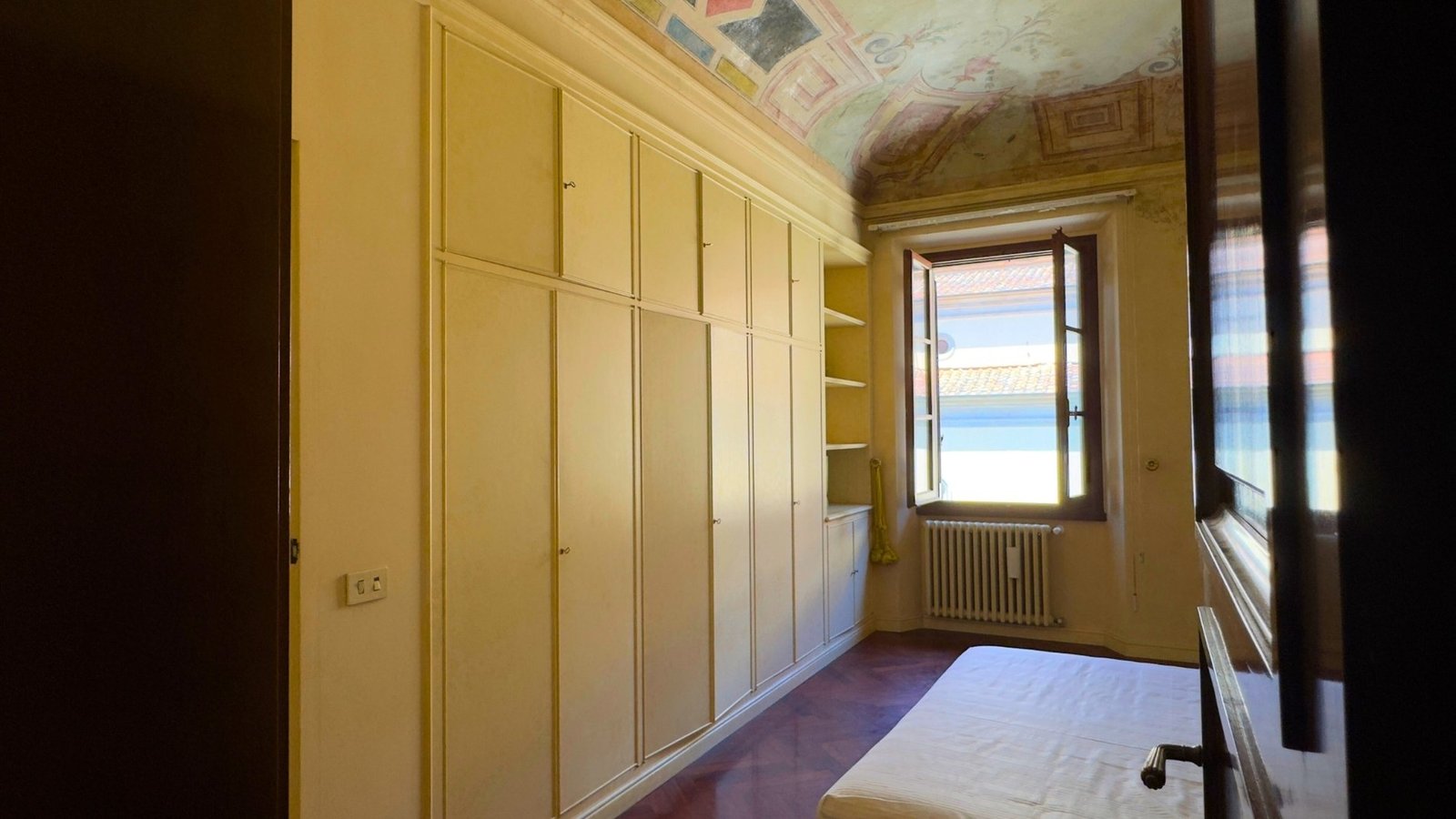 Appartamento Di Prestigio In Santo Spirito Apartment in Florence, Tuscany, Italy 1 - 15881595