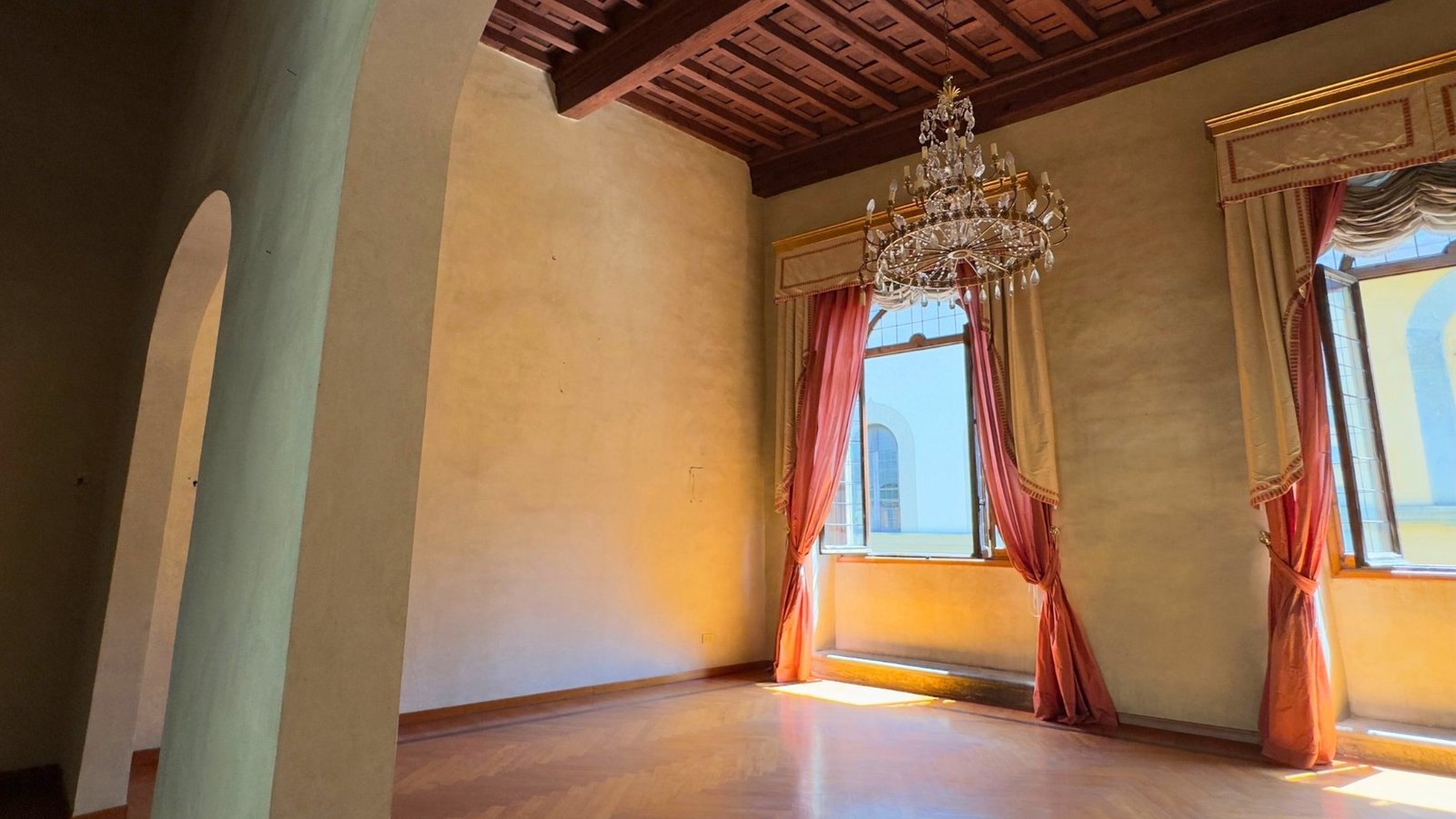 Appartamento Di Prestigio In Santo Spirito Apartment in Florence, Tuscany, Italy 1 - 15881595